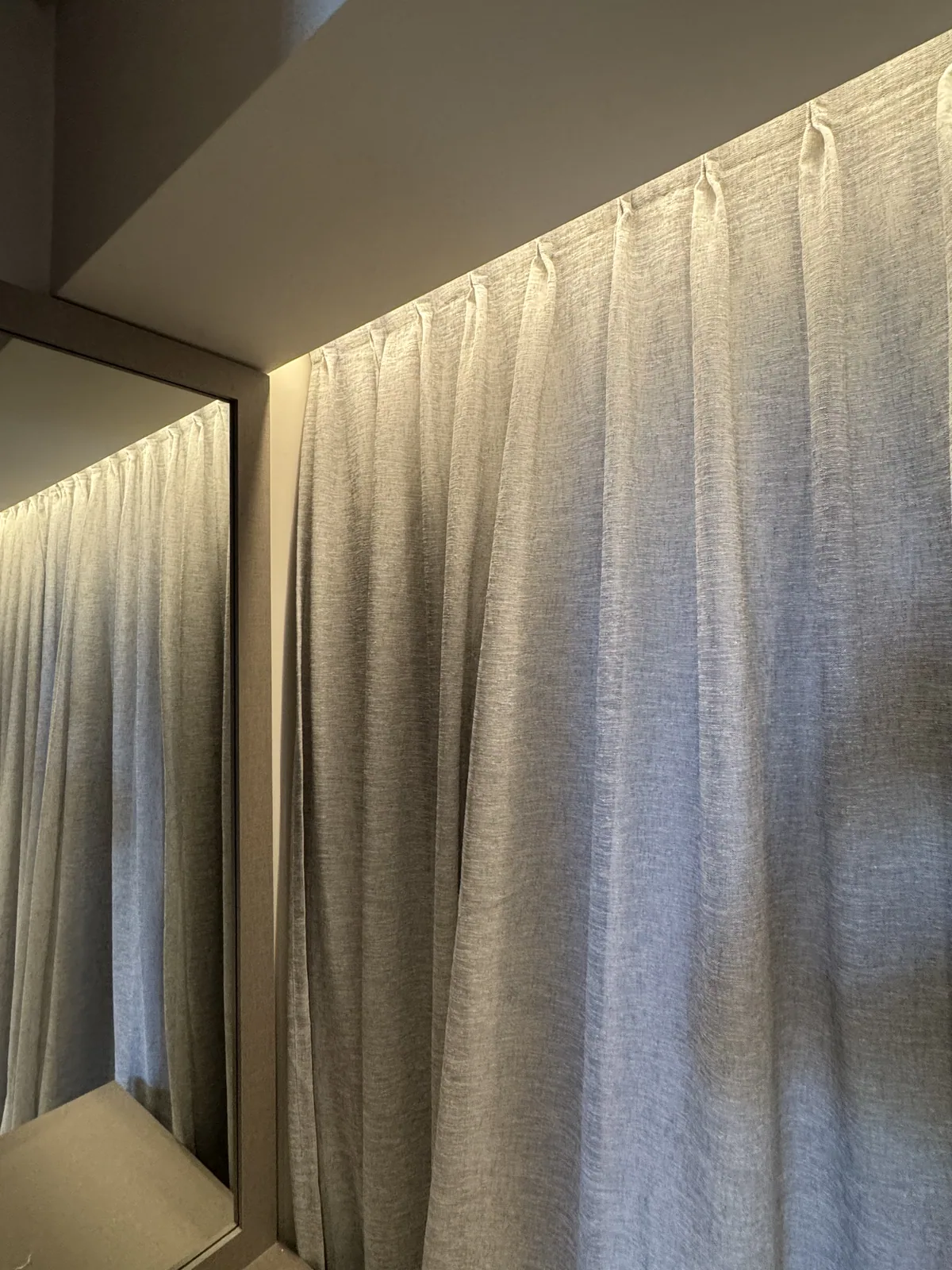Cortinas decorativas en lino con pliegues a la francesa